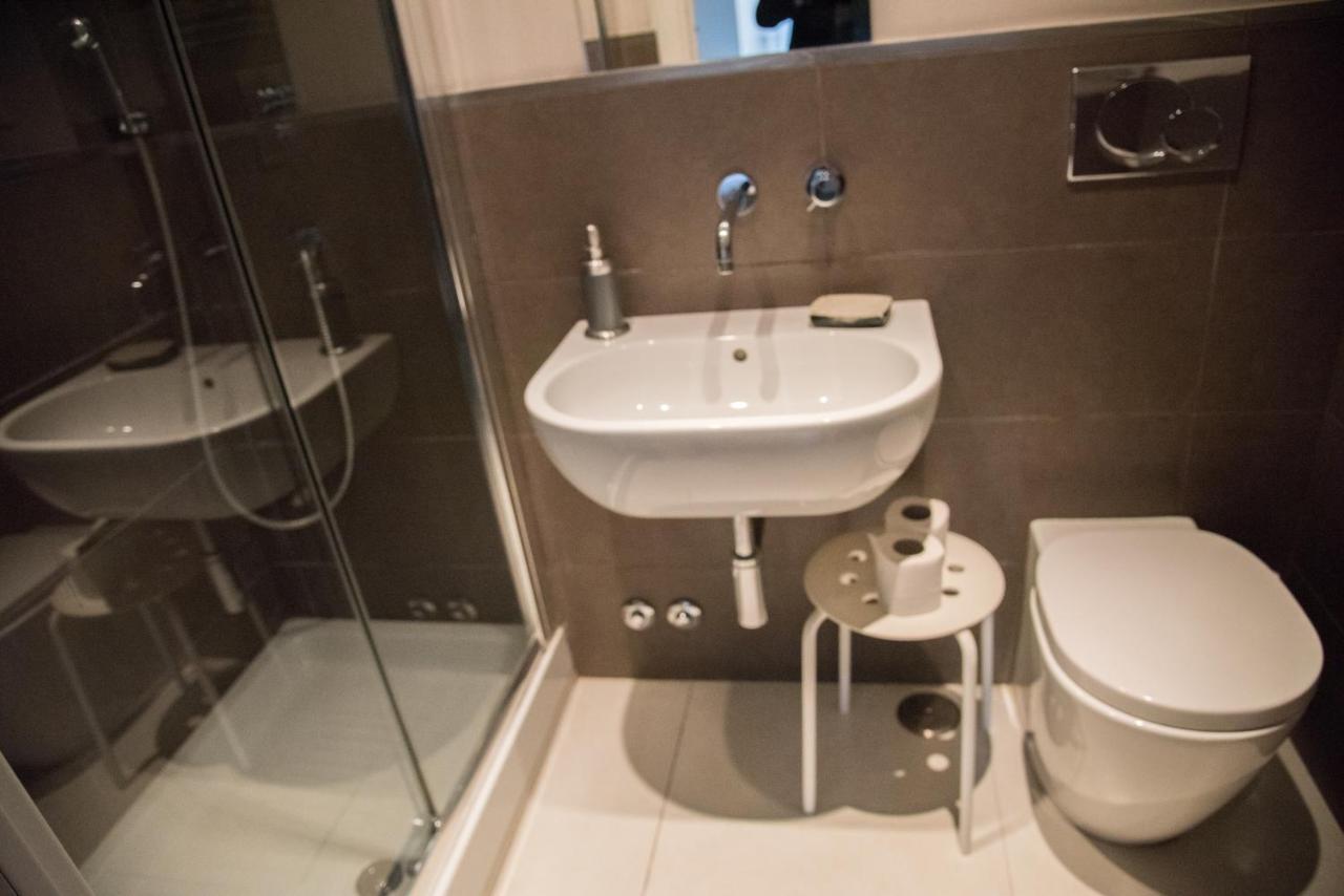 Beautiful And Spacious Next To Termini 10 Minutes From Coliseum Appartamento *